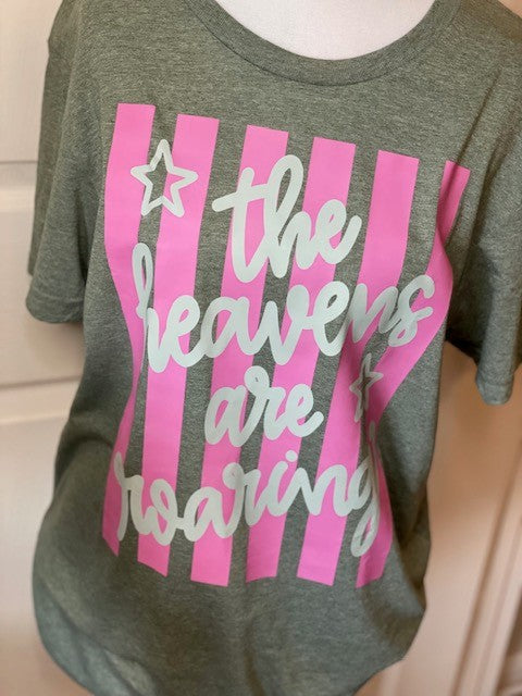 THE HEAVENS ARE ROARING GRAPHIC TEE